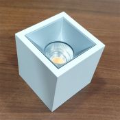 Накладной светильник  12W Белый теплый Luminosity INTER 220V диммируемый куб белый с серебристой вставкой Уценка!