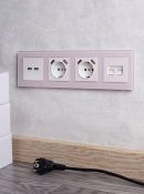 Рамка стеклянная 4 поста IEK BRITE BR-M42-G-31-K14 РУ-4-2-Бр розовый матовый