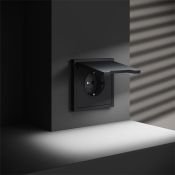 Розетка встраиваемая VOLTUM S70 с заземлением защитными шторками и крышкой 16А графит