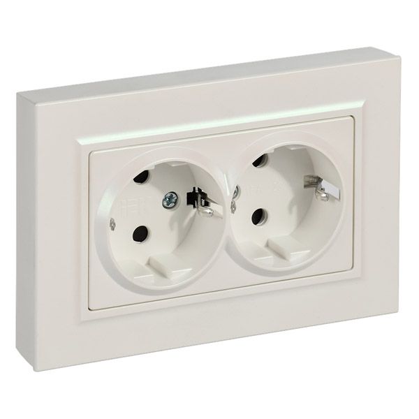 Штепсельная розетка встраиваемая двойная IEK BRITE 16А BR-R28-16-K36-F РСшПл12-3-БрЖ с з/к и шторками в сборе плоская жемчуг