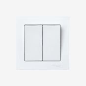 Пульт-радиопередатчик двуклавишный Base-2 без фиксации без рамки белый Пульт-радиопередатчик двуклавишный Base-2 без фиксации без рамки белый